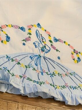 Vintage Hand-Embroidered Pillowcase. Standard | Heirloom | Grandmillinial